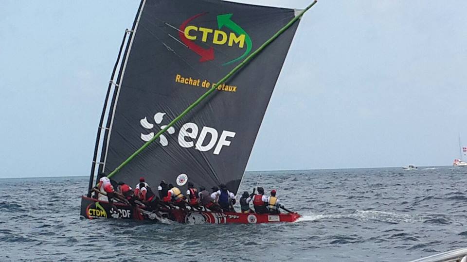 La yole CDTM/EDF remporte le prologue du Tour de la Martinique des