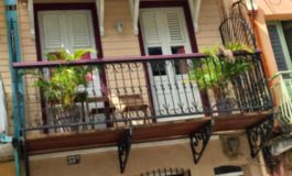 À qui appartient cette maison située au 33 bis Rue Moreau de Jonnes à Fort-de-France en Martinique ?