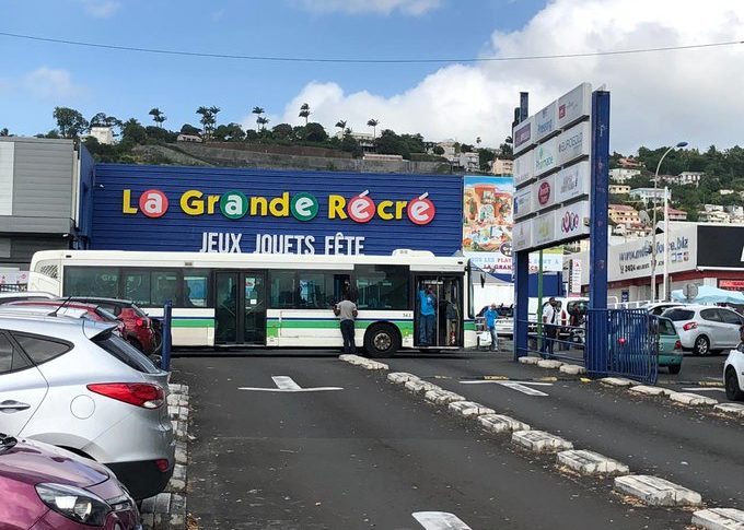 Carrefour Dillon bloqué...ah il y a un bon dieu !!!