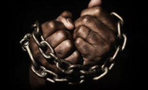 Pourquoi le passé ne passe pas.