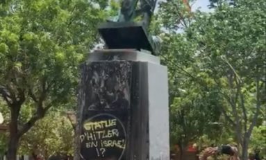 26 juillet 2020...11h58 la statue de Pierre Belain D'esnambuc est déboulonnée en Martinique