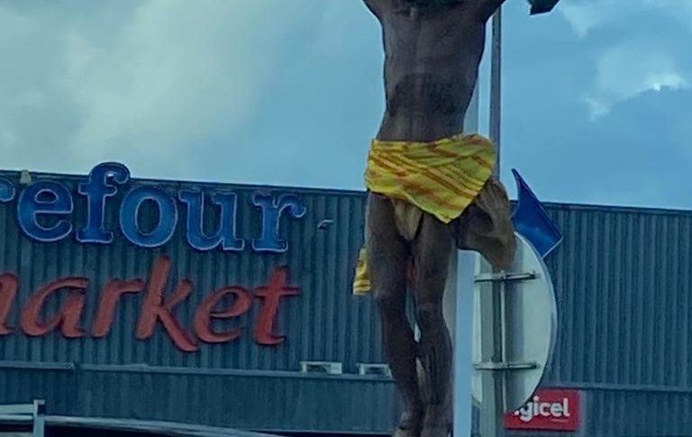 Martinique : oh mon dieu...oh Djee Zeus...on s'attaque à Jésus