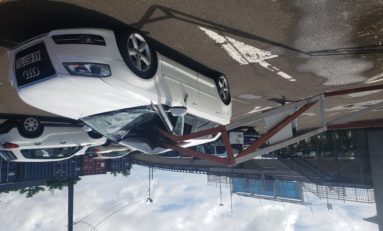 Martinique : une barrière empale une Audi sur le parking en face de la Galleria