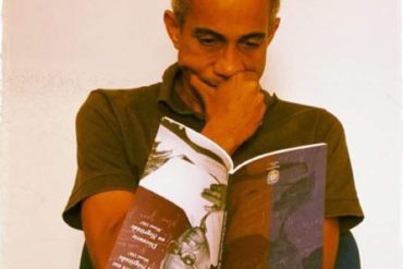 "Je vous en prie...prions...euh...non...VACCINEZ VOUS"