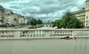 Paris : cet homme couché par terre à ciel ouvert...est-ce un hidalgo ?