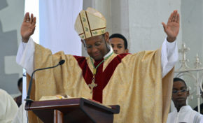 Monseigneur David Macaire, archevêque de Martinique : "...Je suis vacciné...parce que je fréquente beaucoup de gwo tjap..."