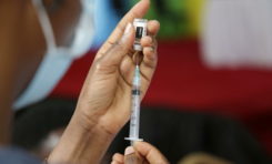 Vaccination anti-covid-19 en Martinique : le franchissement de la barre  des 100 000 primo-vaccinés-es est imminent