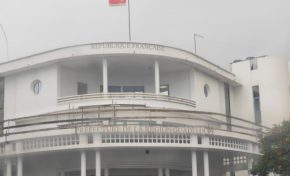 Guadeloupe :le drapeau nationaliste sur la Préfecture de Basse-Terre