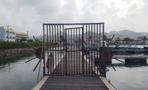 L'image du jour 28/10/21 - Sainte Lucie - La porte anticovid