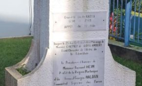 Le Général de Gaulle perd la tête en Martinique