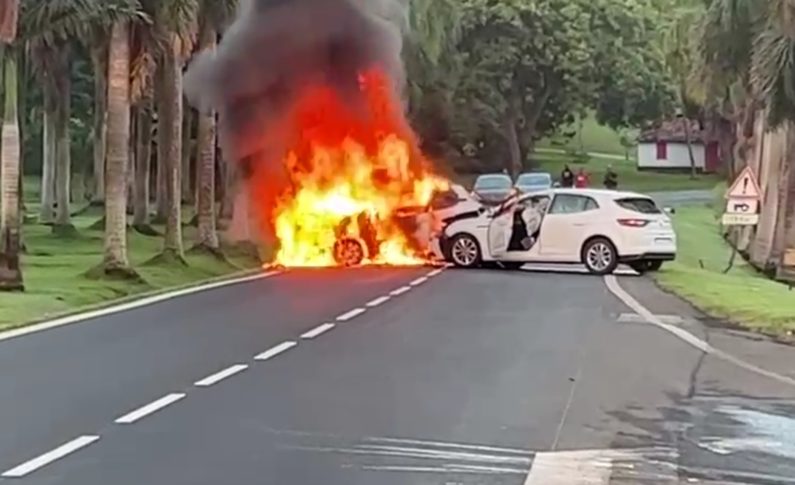 Violent accident au François en Martinique...un véhicule en feu
