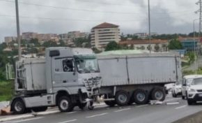 Spectaculaire accident de la circulation sur l'autoroute en Martinique