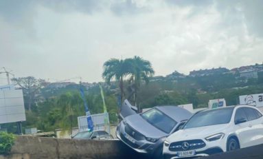 Martinique : après le drapeau à l'envers...la voiture...