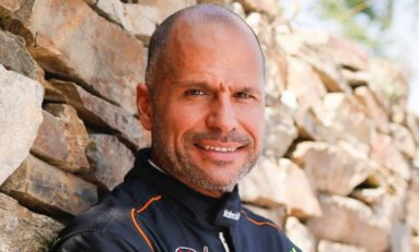 Attachez votre ceinture... Simon Jean-Joseph vous invite au volant de l'Alpine Renault A110