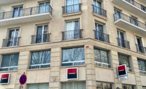 Paris...la banque et les pigeons...(fait de société en général)