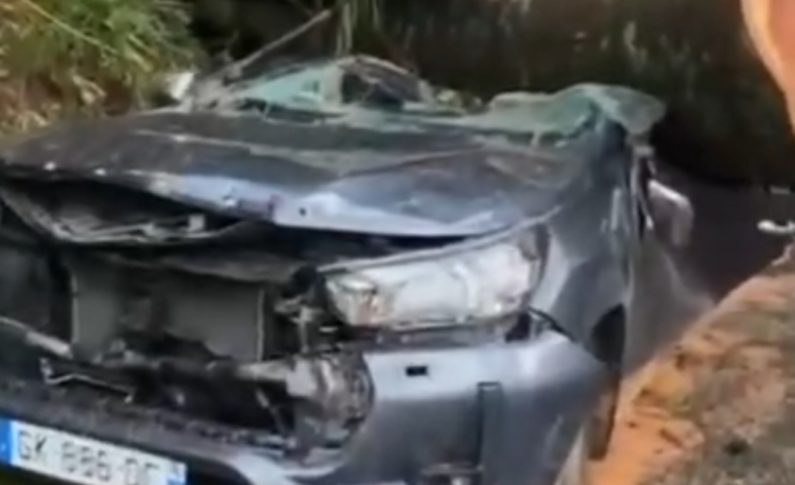 Après Beryl ...un arbre tombe sur un pick-up au quartier morne des olives à Saint-Joseph en Martinique