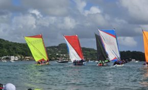 Tour de la Martinique des yoles rondes...sur la ligne de départ de la 2ème étape à Trinité