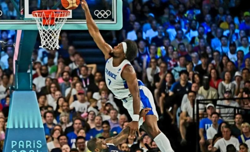 Le DUNK de l'année 2024 - Guerschon Yabusele V/S LeBron James