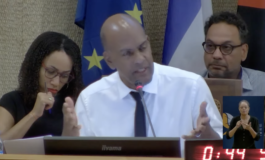 En pleine crise financière en Martinique Serge Letchimy doit-il donner l'exemple en voyageant en classe éco pour aller en France notamment à Paris ?