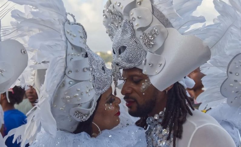 🎶Besame...mais ça met Moutte chaud !!!🎶