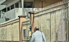 Johnny Hajjar invente le politicien fictif en Martinique