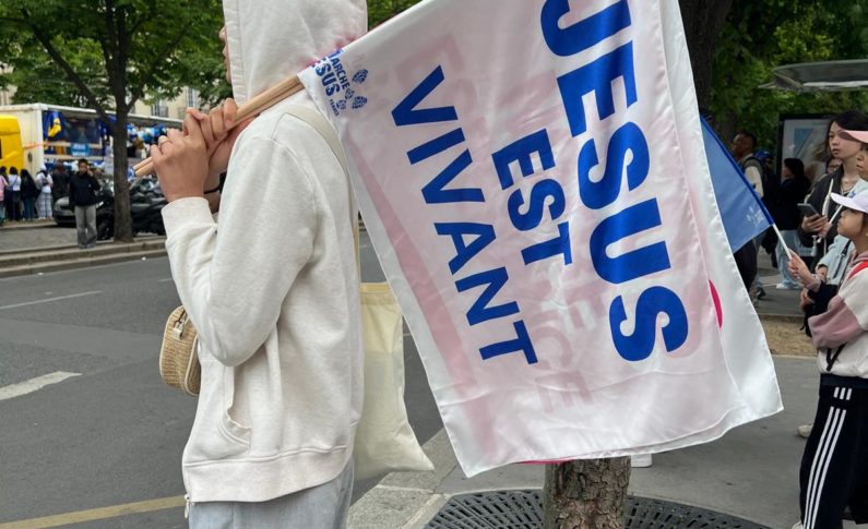 "Jésus est vivant à Paris...Antoine aussi..."