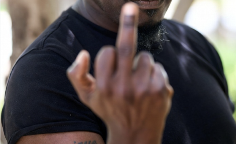 Martinique la 1ère...pour ceux qui font les Matinales...ça sent l'anal sans graisse